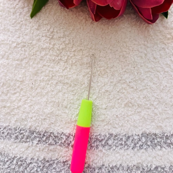 Latch Hook Crochet Needle Neon Pink/ Green - Picture 2 of 3